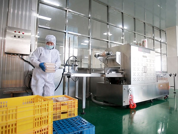 龍偉食品-公司包裝車間